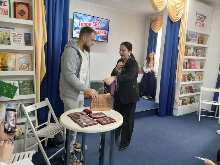 photo_5258194857405125260_y