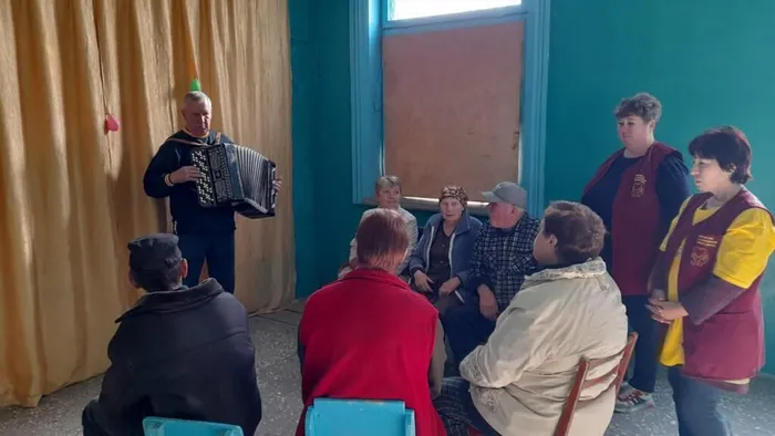 photo_5253579502728711546_y