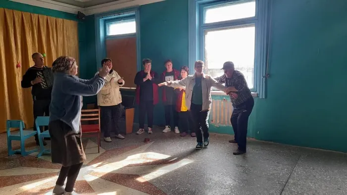 photo_5253579502728711547_y